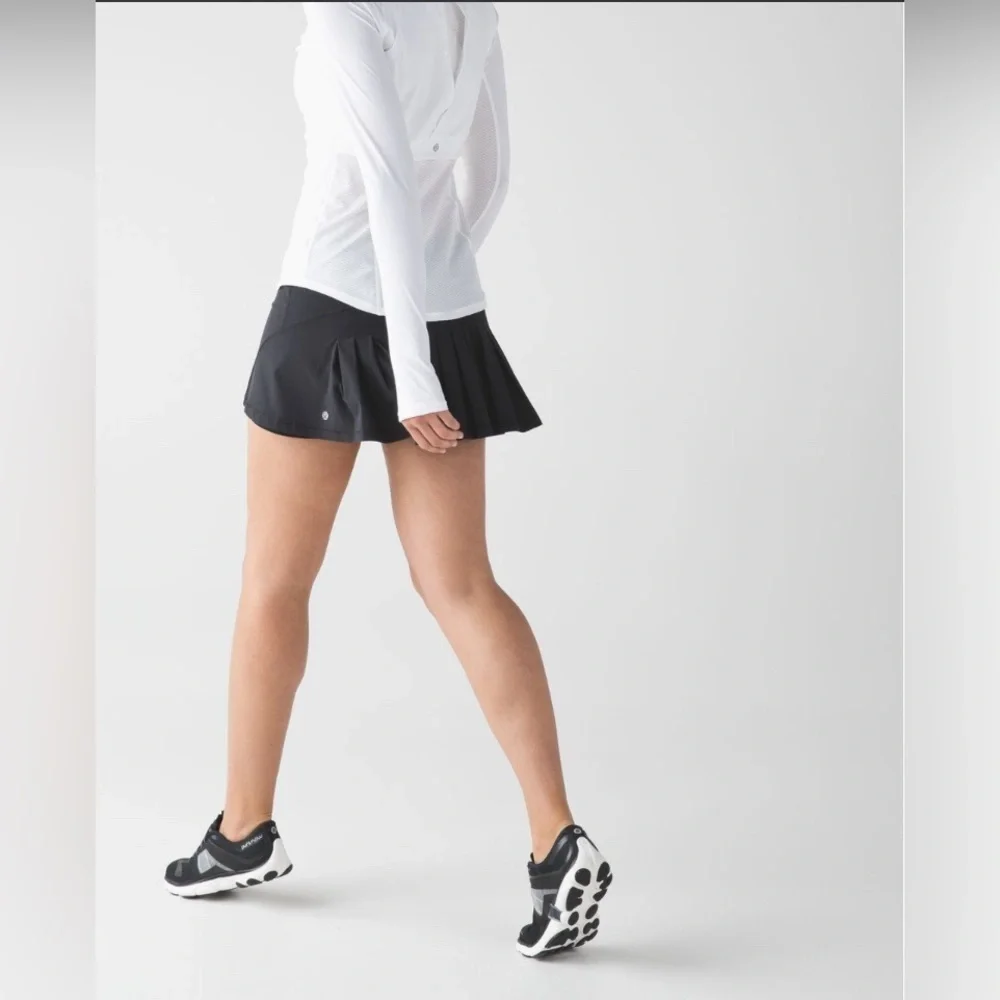 Lululemon Circuit Breaker Skirt Black Size 2